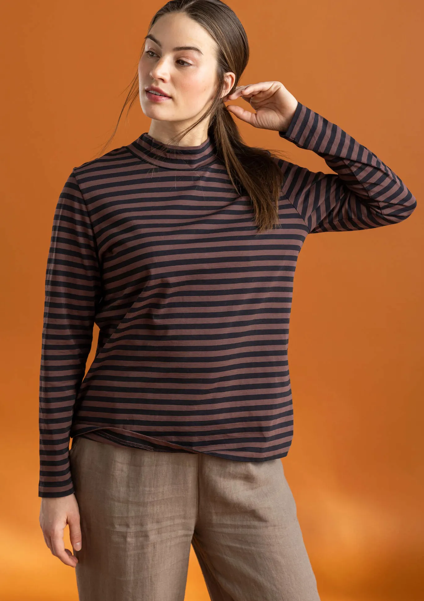 Gestreiftes Stehkragenshirt aus Bio-Baumwolle